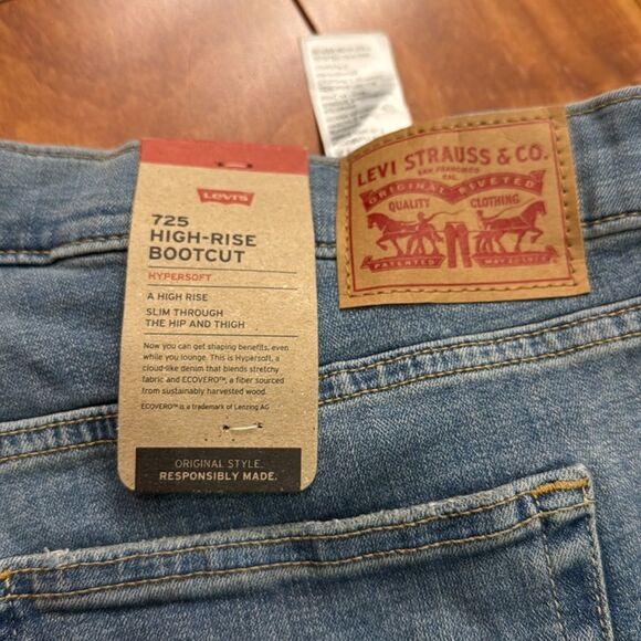 NWT Levis Jeans 725 High Rise Bootcut Light Wash Distressed Womens Size 22W - Picture 7 of 12